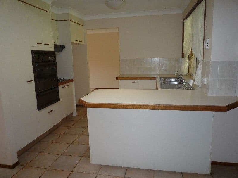 37 Allied Drive, ARUNDEL QLD 4214, Arundel - Thumbnail 2