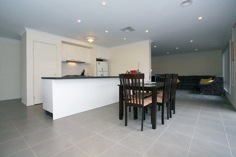 7 Thunderbolt Drive, CRANBOURNE VIC 3977, Cranbourne East - Thumbnail 2
