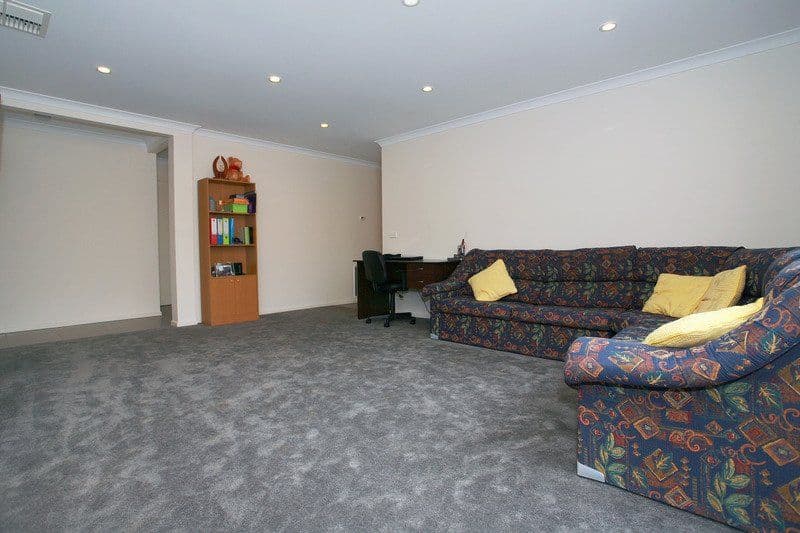 7 Thunderbolt Drive, CRANBOURNE VIC 3977, Cranbourne East - Thumbnail 6