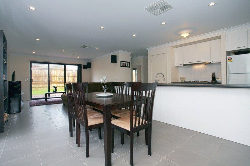 7 Thunderbolt Drive, CRANBOURNE VIC 3977, Cranbourne East - Thumbnail 7