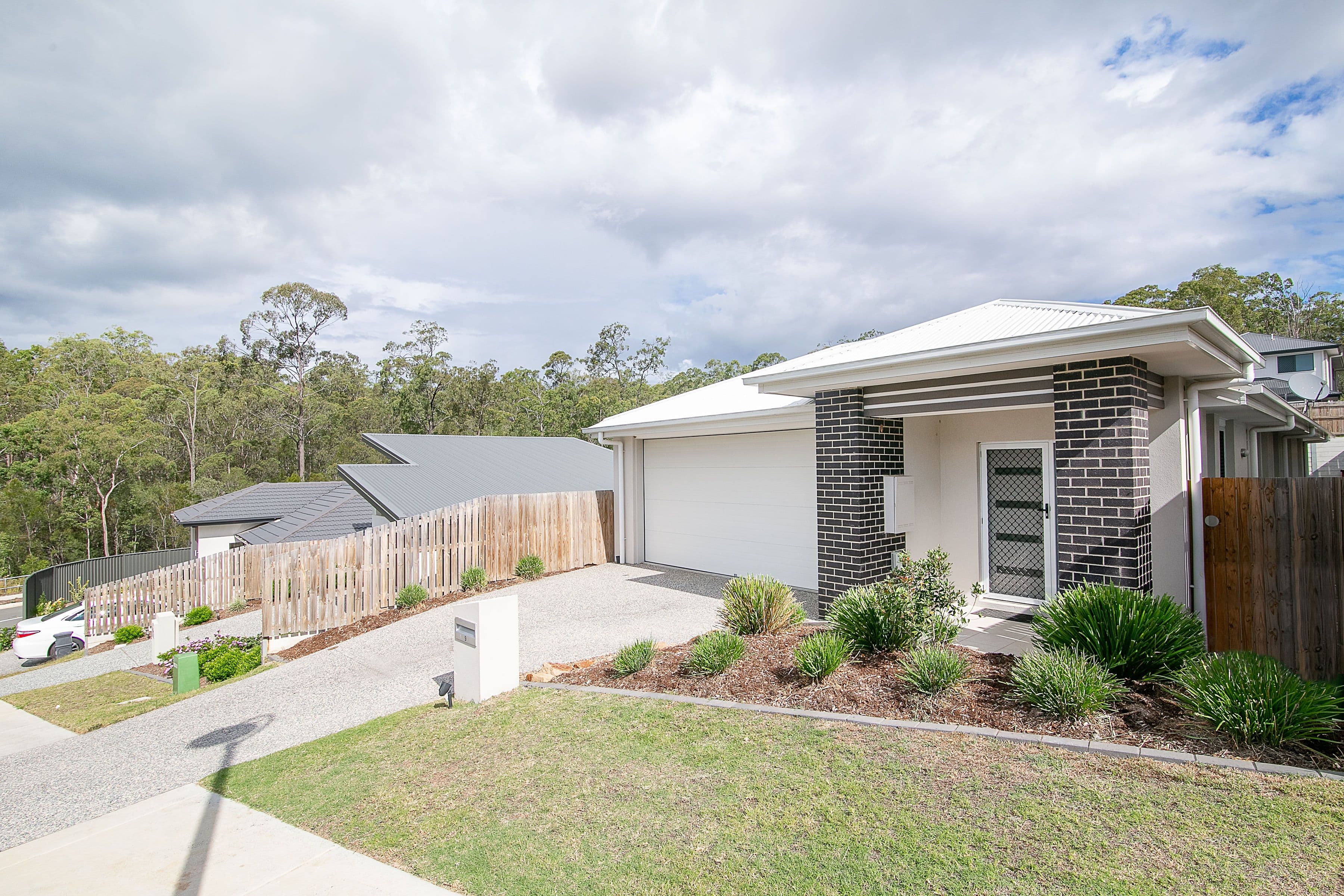 9 Silvertop Crescent, SPRING MOUNTAIN QLD 4300, Spring Mountain - Thumbnail 2