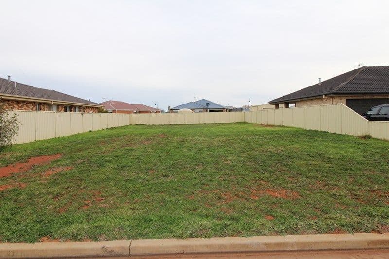 10 Graves Place, Griffith NSW 2680, Griffith - Image 1