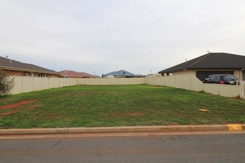 10 Graves Place, Griffith NSW 2680, Griffith - Thumbnail 2