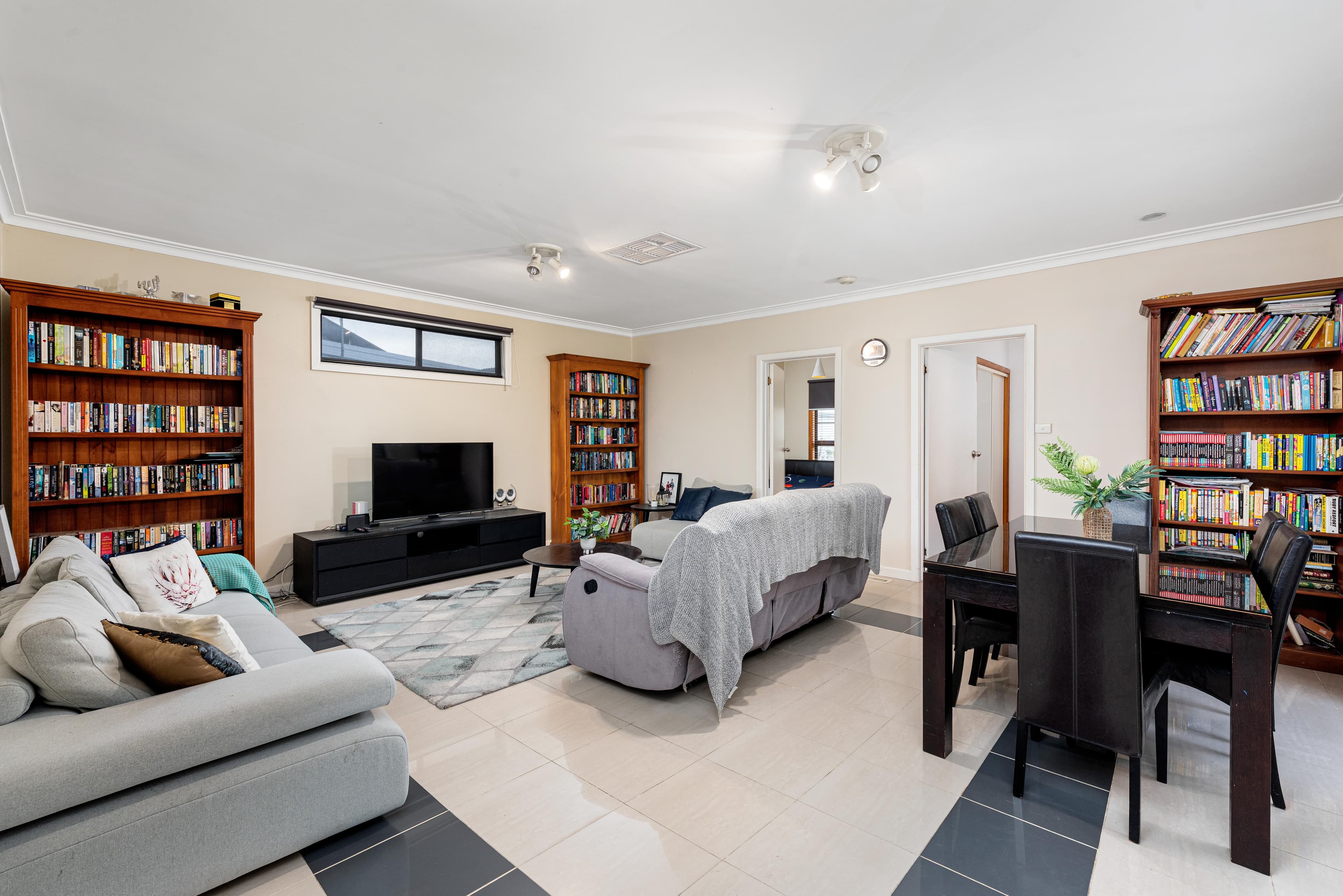 64 Lloyd Avenue, Reservoir VIC 3073, Reservoir - Thumbnail 2