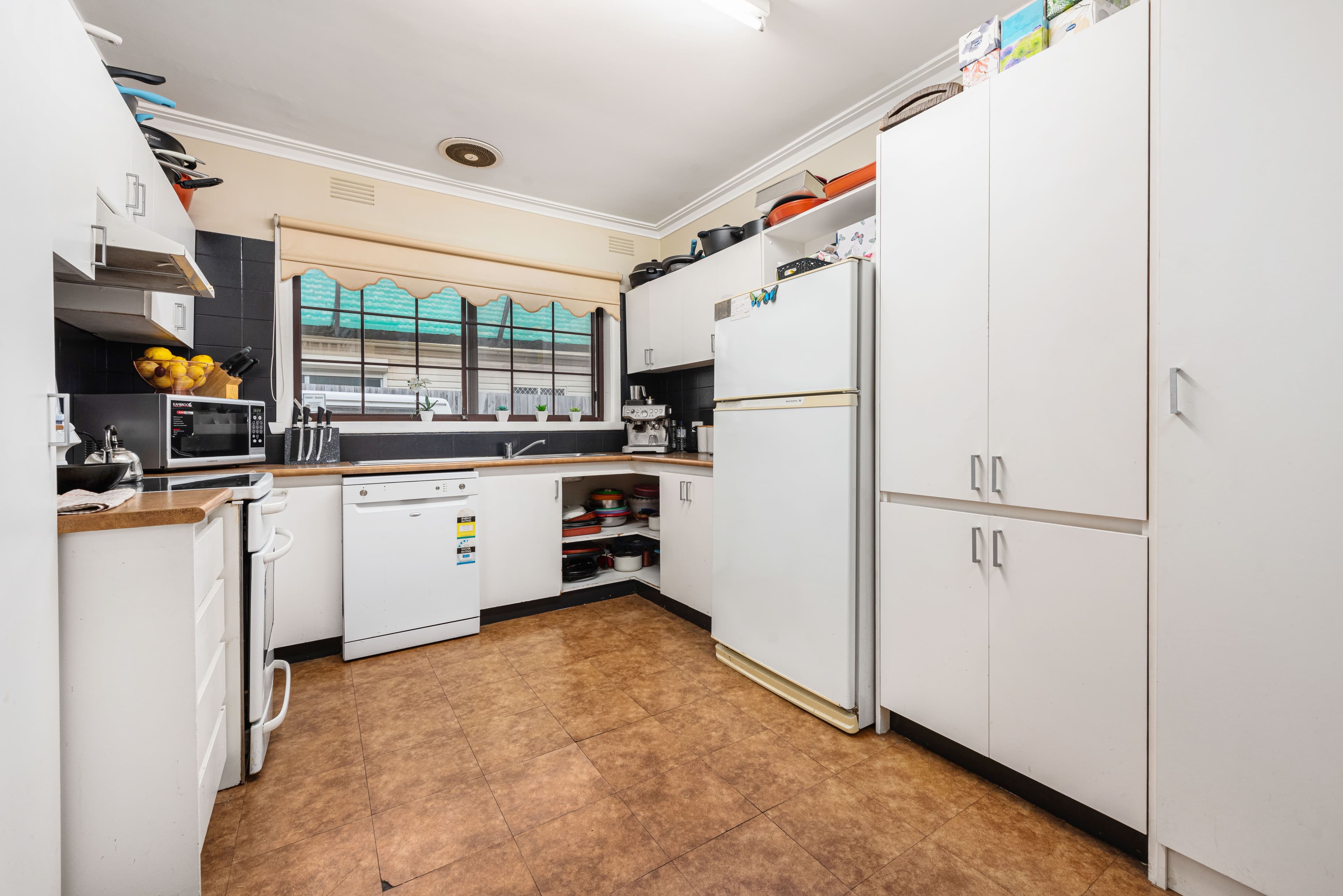 64 Lloyd Avenue, Reservoir VIC 3073, Reservoir - Thumbnail 3