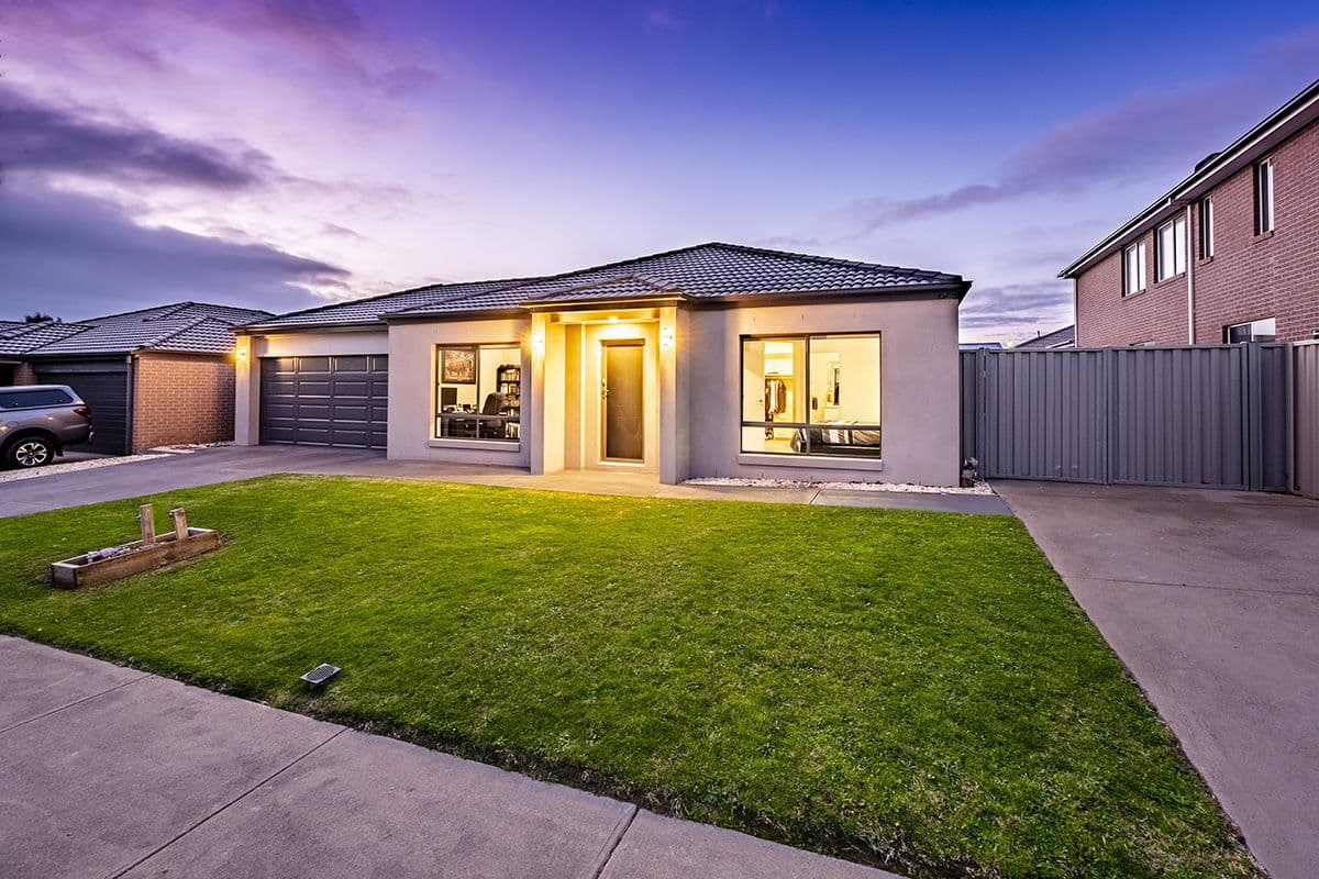 10 Monmouth Road, Cranbourne East VIC 3977, Cranbourne East - Thumbnail 2