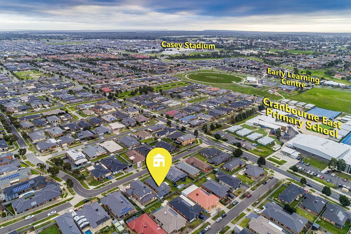 10 Monmouth Road, Cranbourne East VIC 3977, Cranbourne East - Thumbnail 4