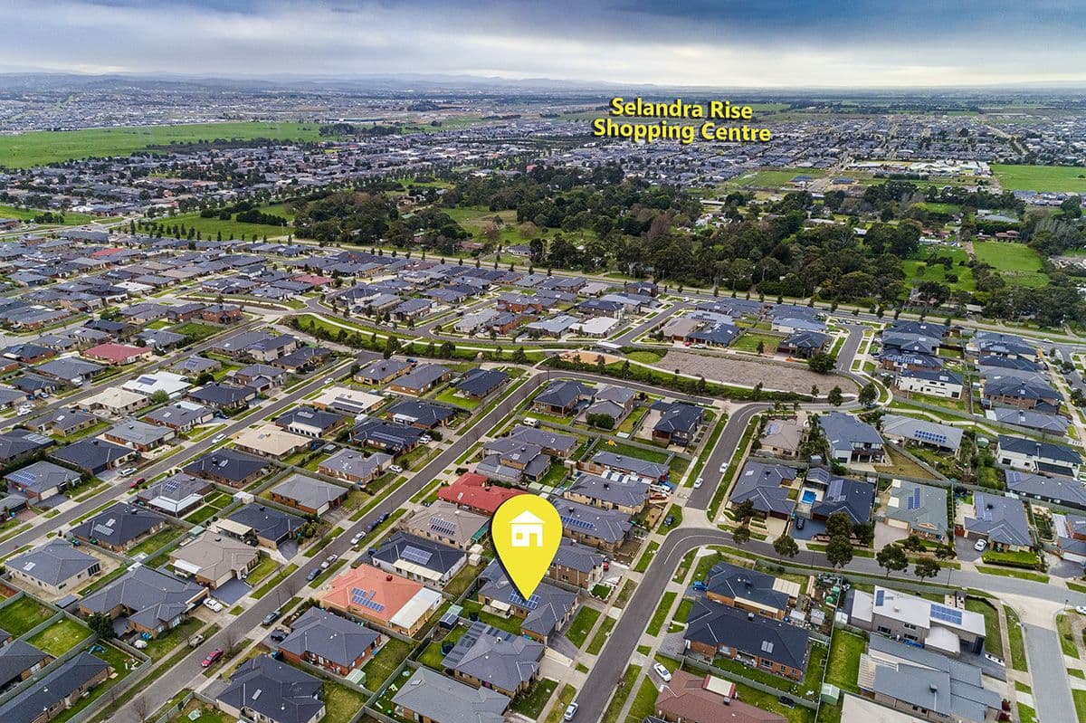 10 Monmouth Road, Cranbourne East VIC 3977, Cranbourne East - Thumbnail 5