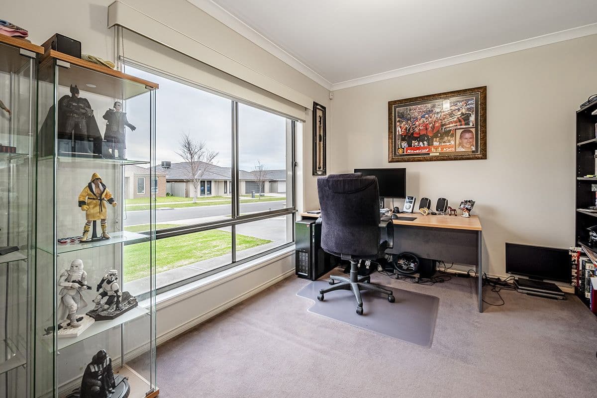 10 Monmouth Road, Cranbourne East VIC 3977, Cranbourne East - Thumbnail 6