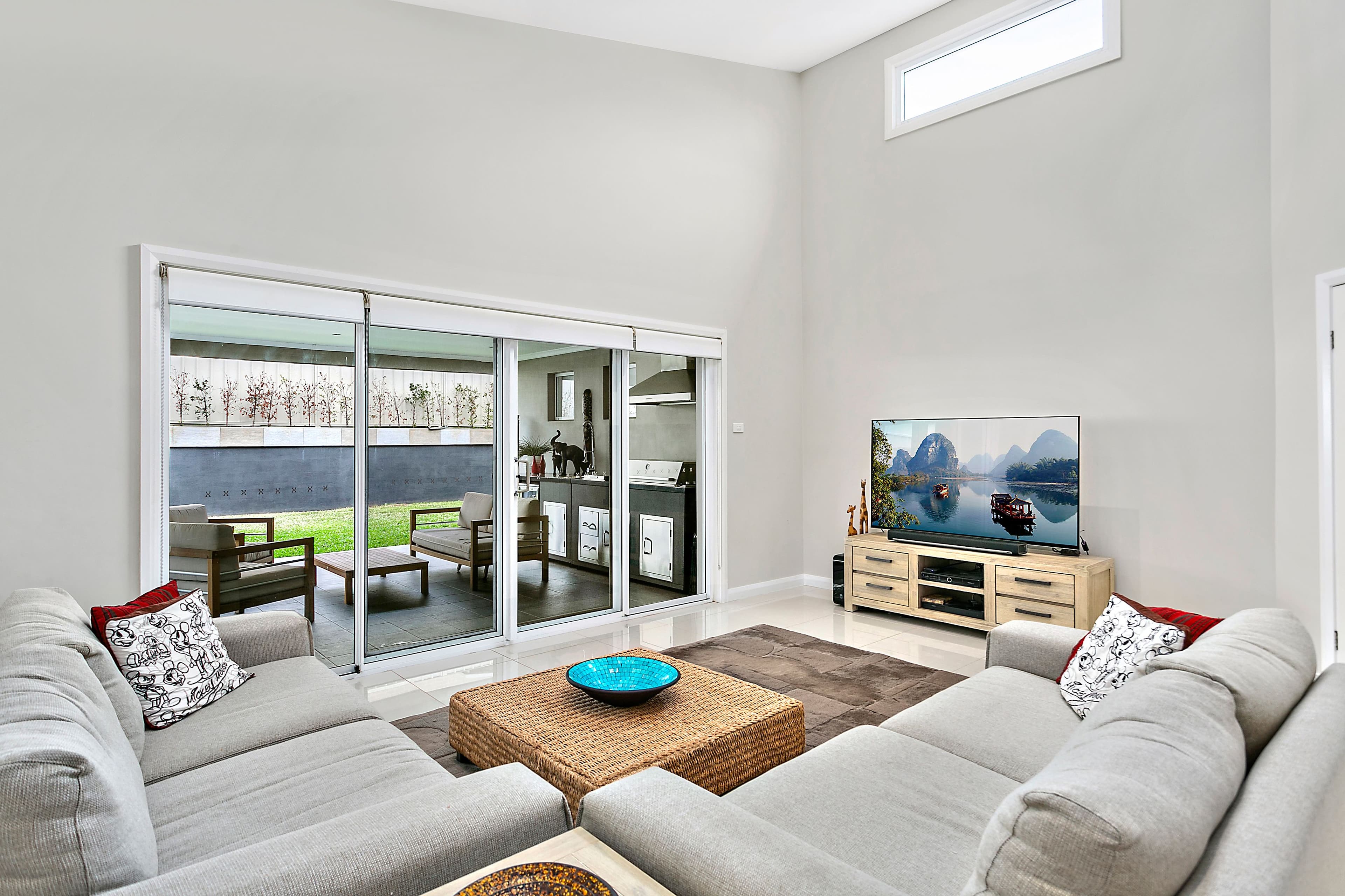 16 Huntingdale Close, Shell Cove - Thumbnail 2