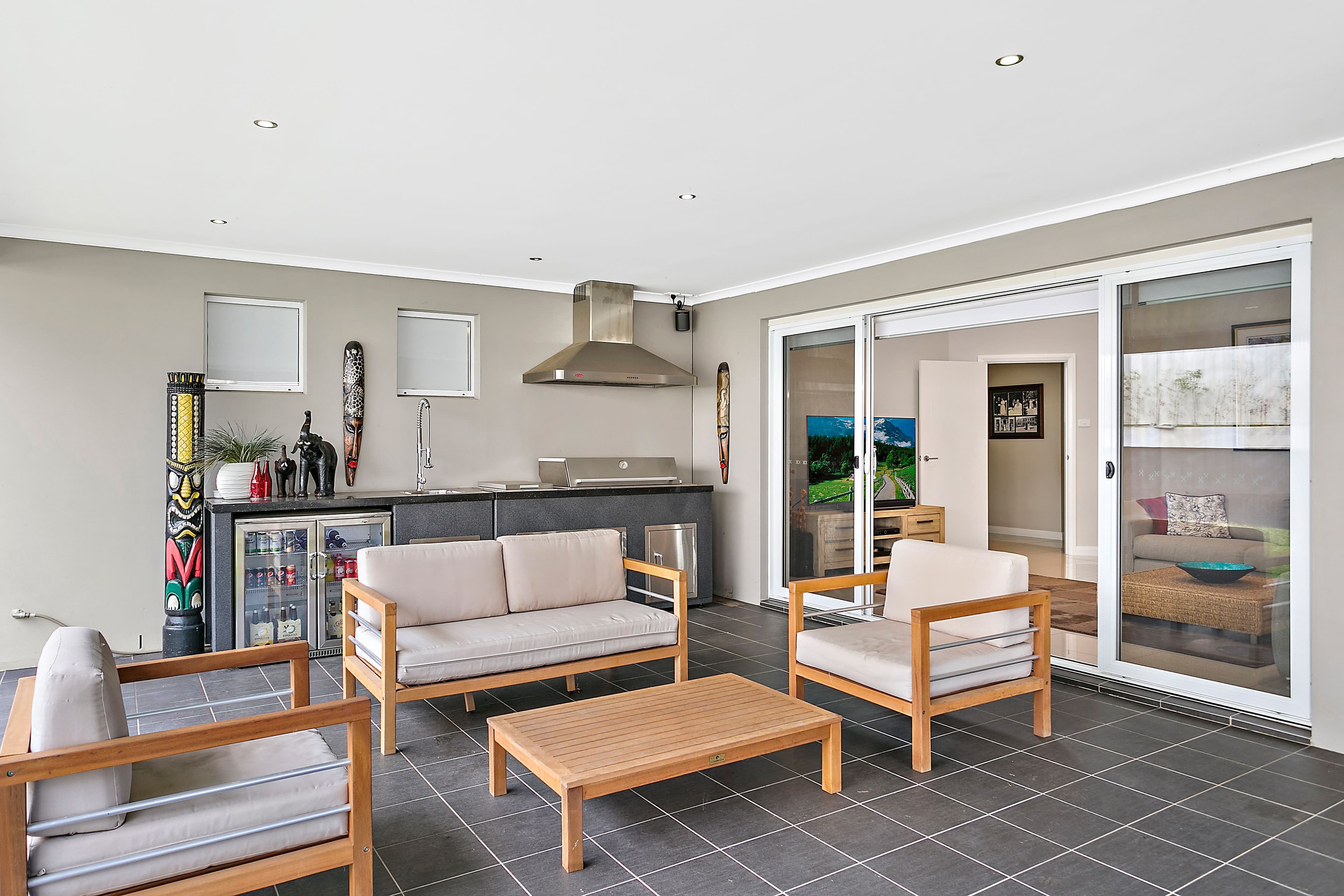 16 Huntingdale Close, Shell Cove - Thumbnail 8