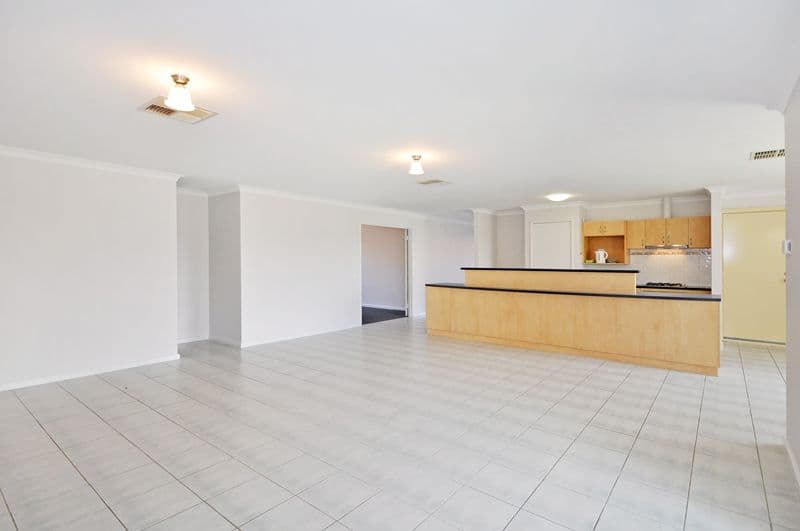 21 Granesse Drive, Ellenbrook WA 6069, Ellenbrook - Thumbnail 4