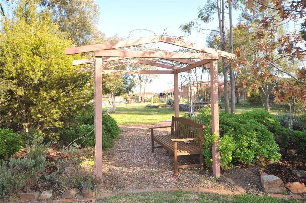 25 Emmaline Drive, MAIDEN GULLY VIC 3551, Maiden Gully - Thumbnail 4