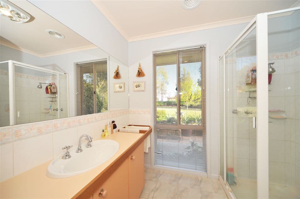 25 Emmaline Drive, MAIDEN GULLY VIC 3551, Maiden Gully - Thumbnail 8