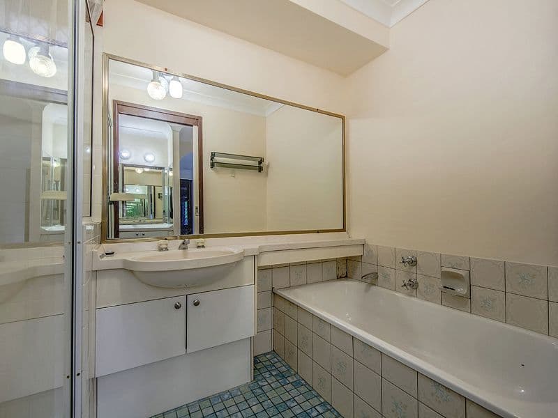 12 Angus Court, BENOWA QLD 4217, Benowa - Thumbnail 8