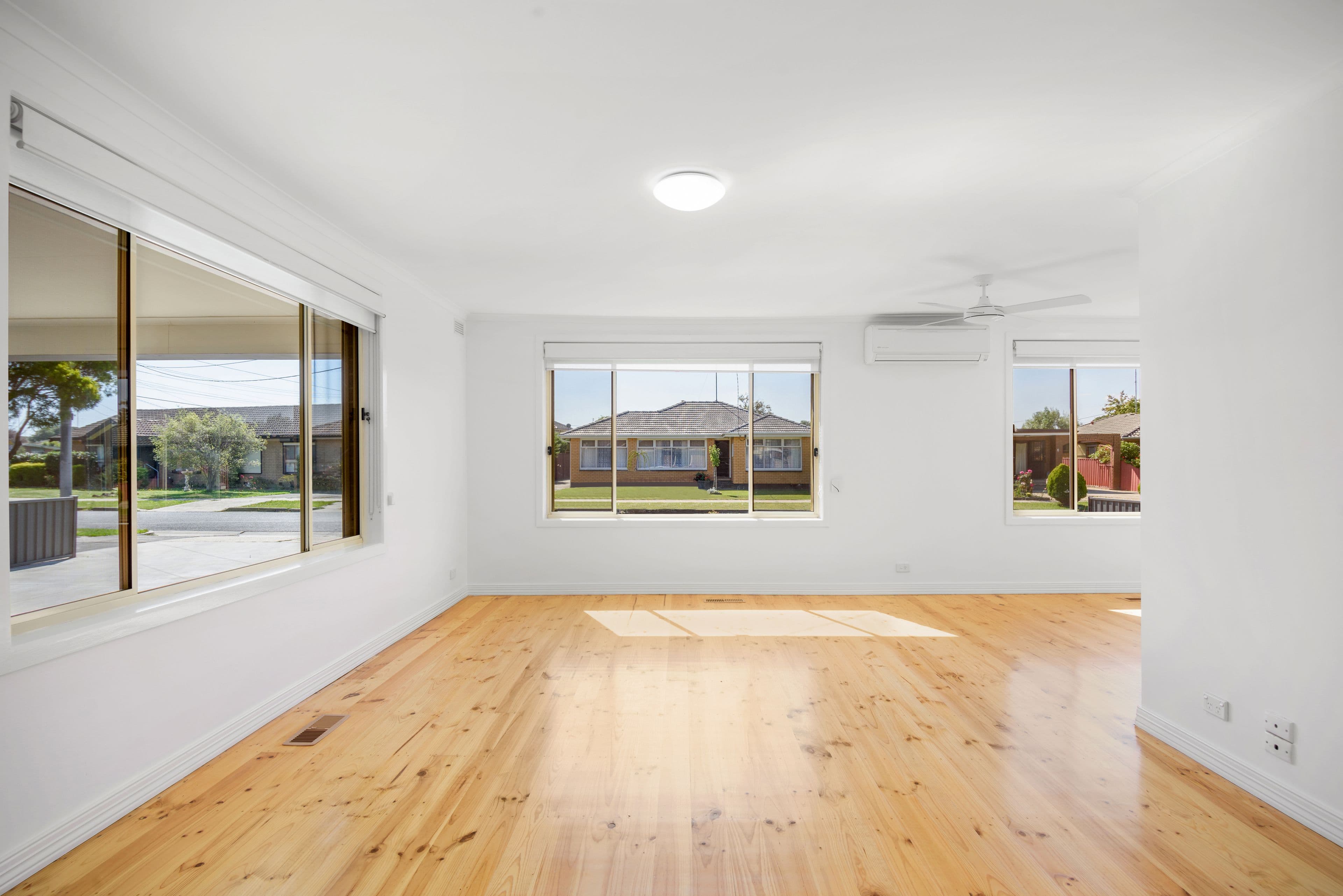 9 Glenda Street, Wendouree VIC 3355, Wendouree - Thumbnail 3