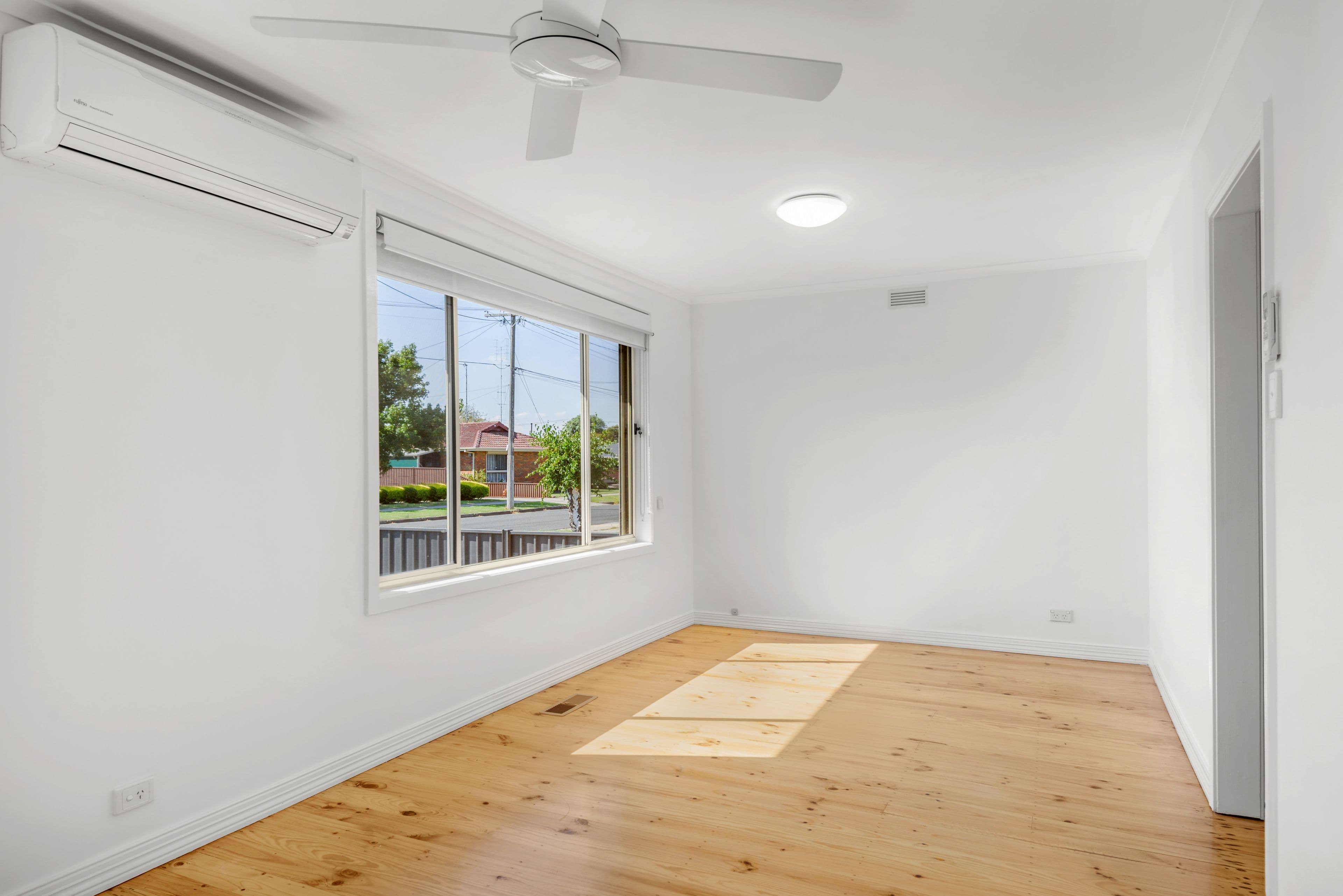9 Glenda Street, Wendouree VIC 3355, Wendouree - Thumbnail 4