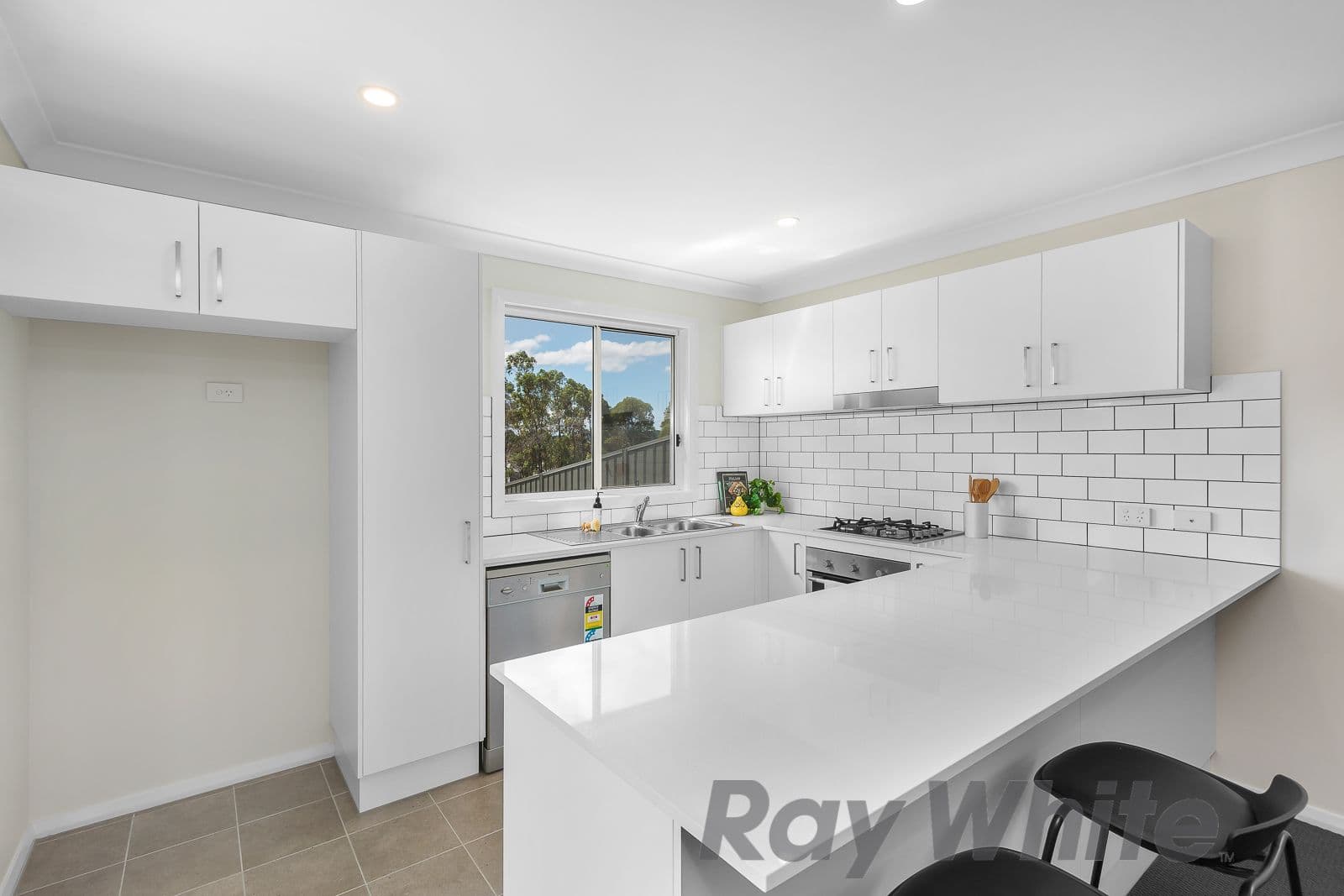 32 Blantyre Road, Macquarie Hills - Thumbnail 3