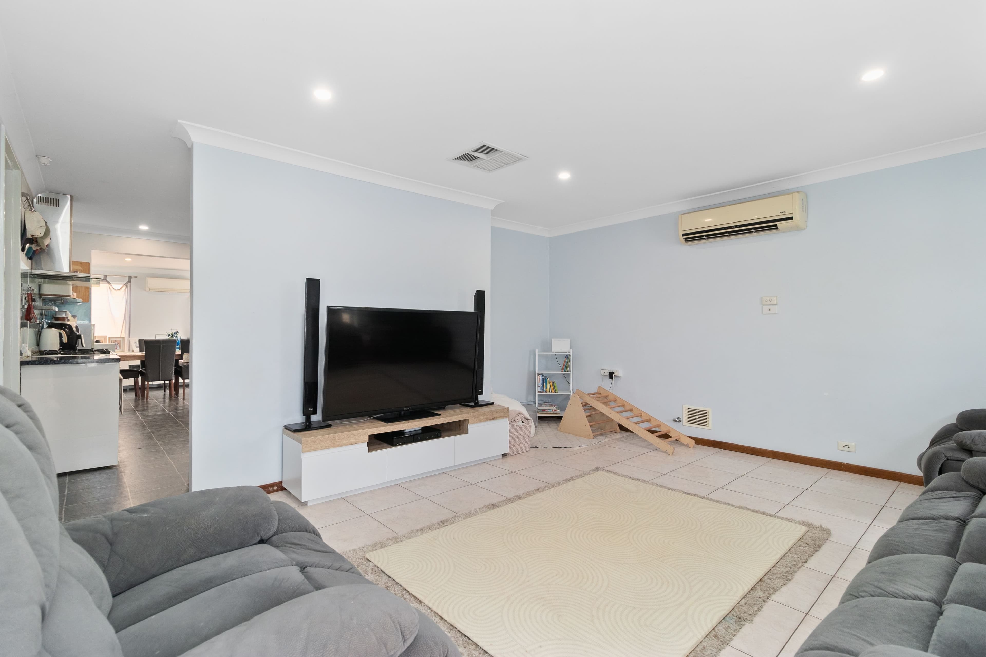 43 Barlee Way, Beechboro WA 6063, Beechboro - Thumbnail 4