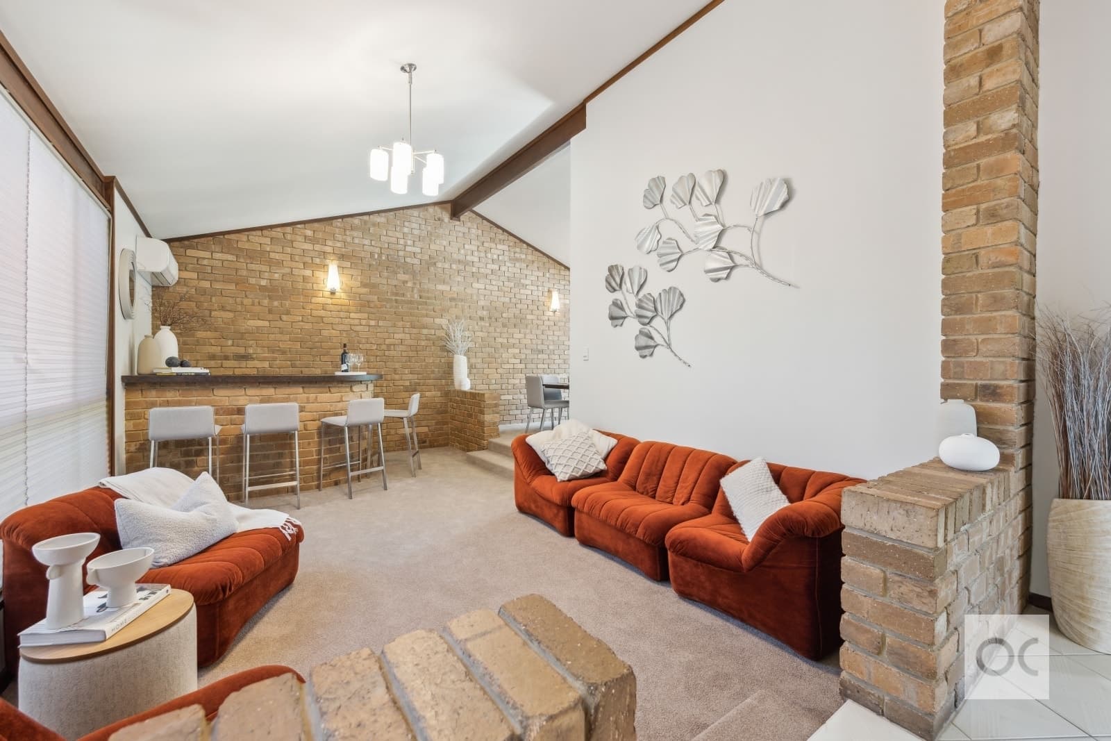 8 Peridot Close, Highbury - Thumbnail 3