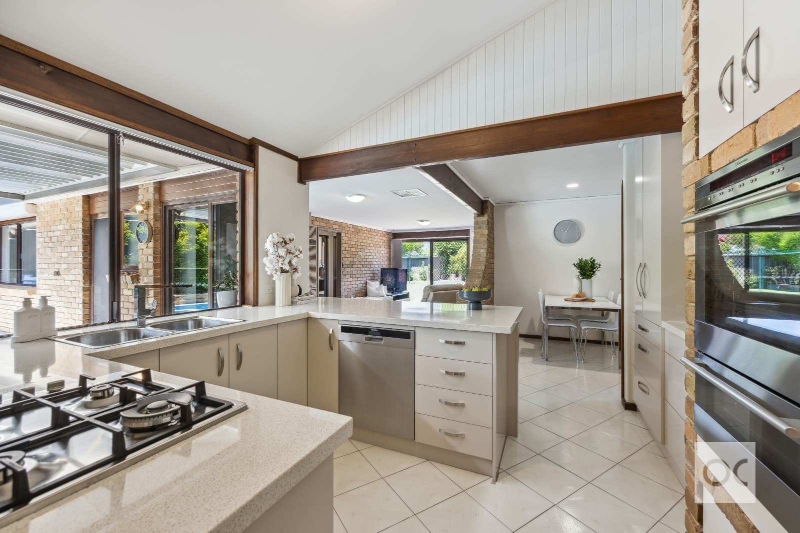 8 Peridot Close, Highbury - Thumbnail 6