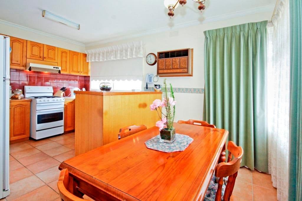 22 Vistula Avenue, BELL PARK VIC 3215, Bell Park - Thumbnail 2