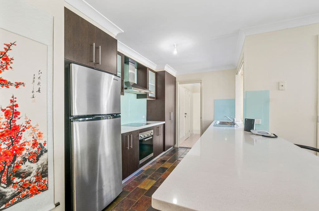16 Gloucester Circuit, Albion Park - Thumbnail 2