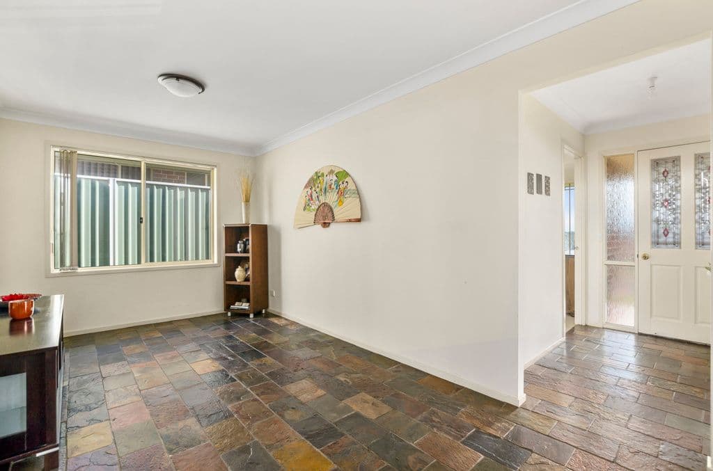 16 Gloucester Circuit, Albion Park - Thumbnail 3