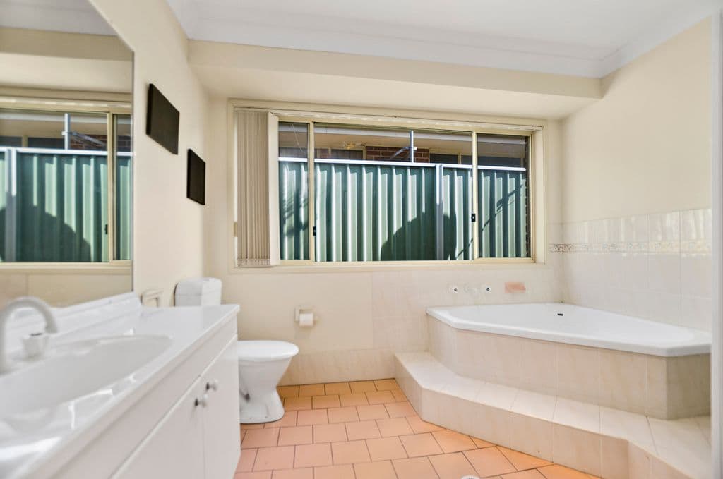 16 Gloucester Circuit, Albion Park - Thumbnail 8