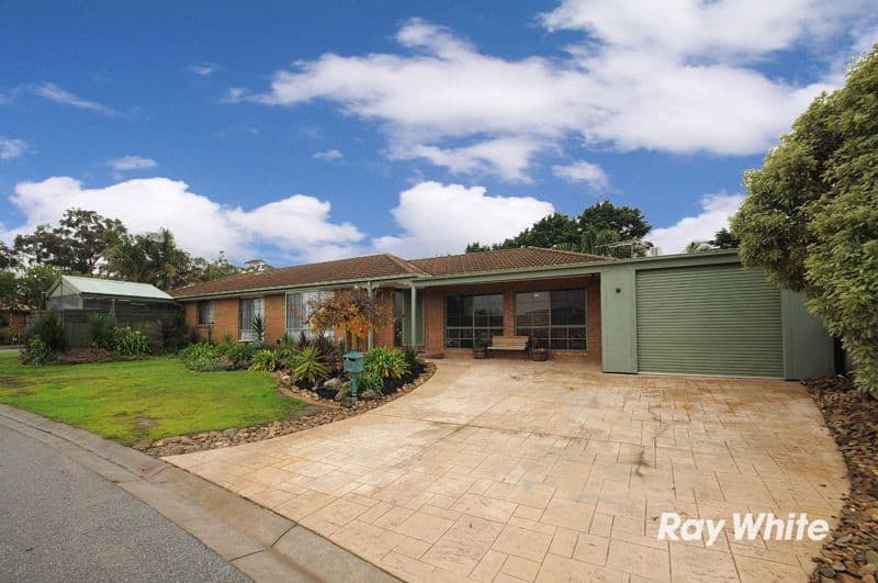 9 Loganberry Close, CRANBOURNE NORTH VIC 3977, Cranbourne North - Thumbnail 2