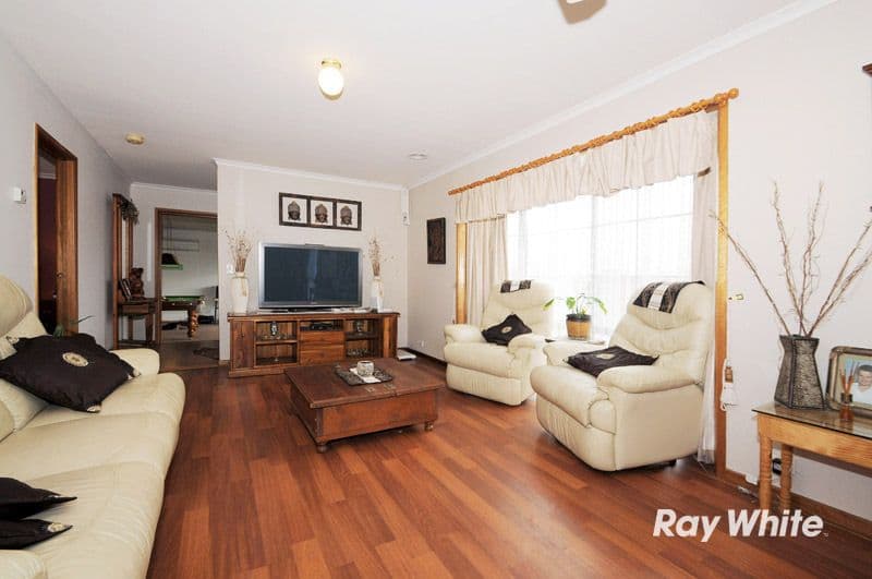 9 Loganberry Close, CRANBOURNE NORTH VIC 3977, Cranbourne North - Thumbnail 5