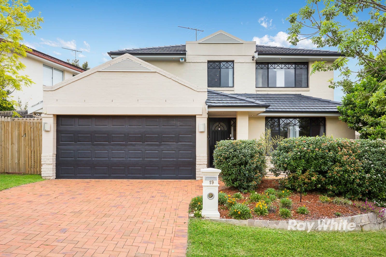 19 Greenhill Drive, Glenwood - Image 1