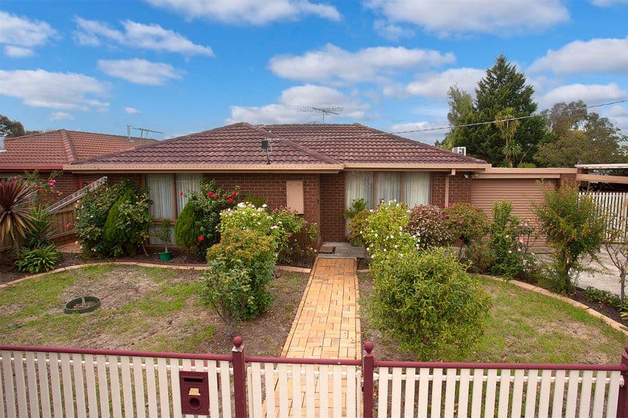 4 Banbury Crescent, Craigieburn VIC 3064, Craigieburn - Thumbnail 2