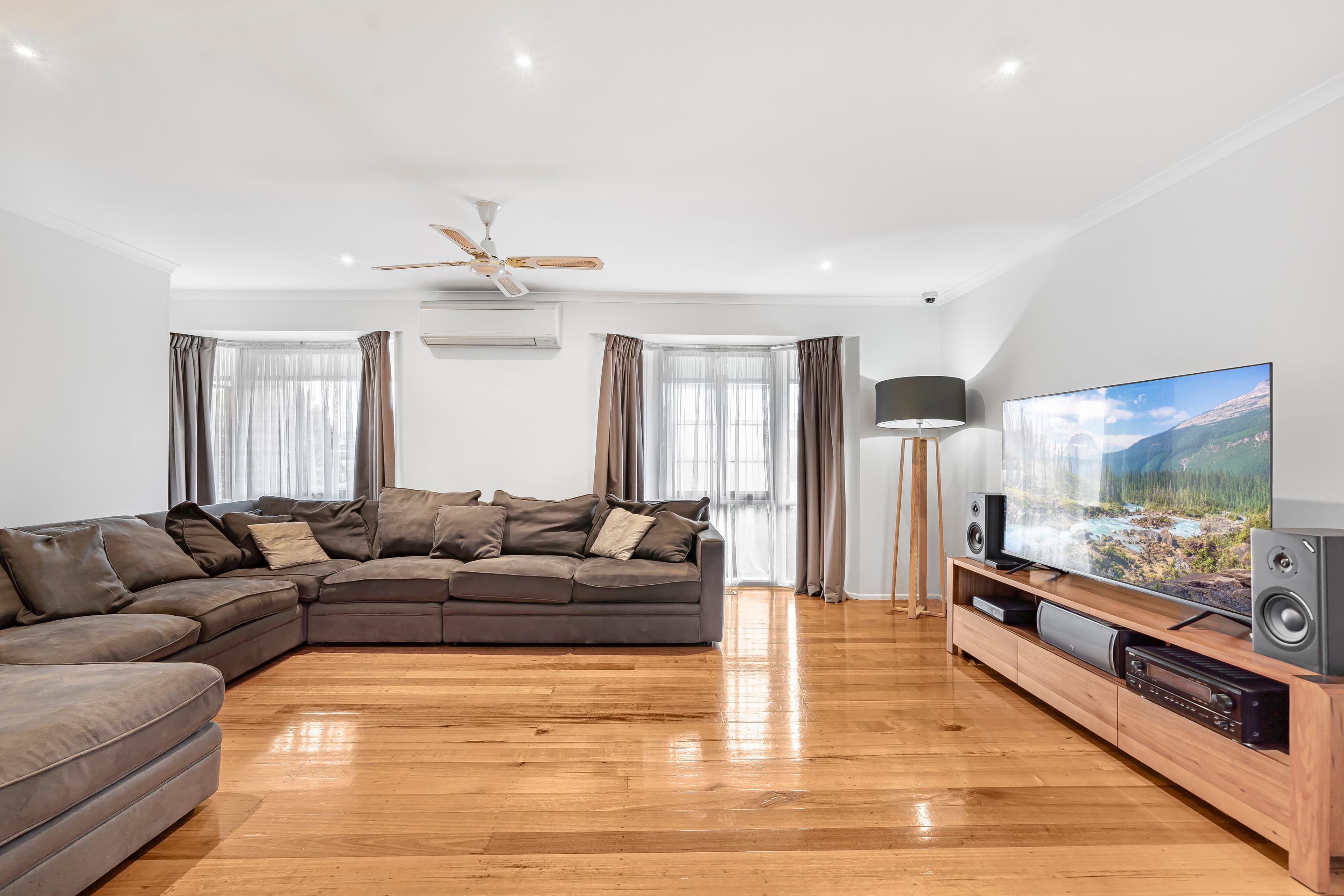18 Waverley Park Drive, Cranbourne North VIC 3977, Cranbourne North - Thumbnail 2