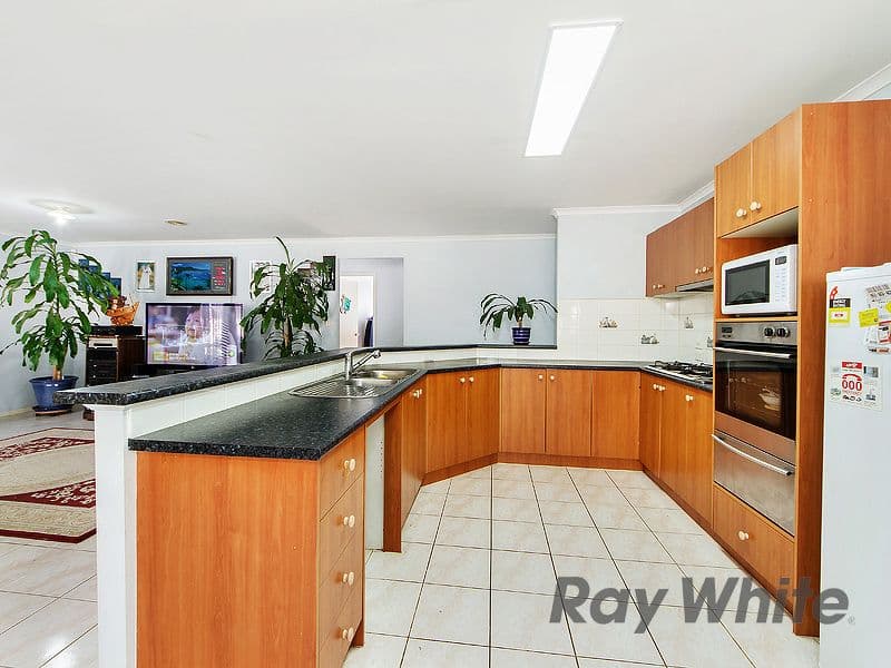 11 Saltmarsh Place, Cairnlea VIC 3023, Cairnlea - Thumbnail 4