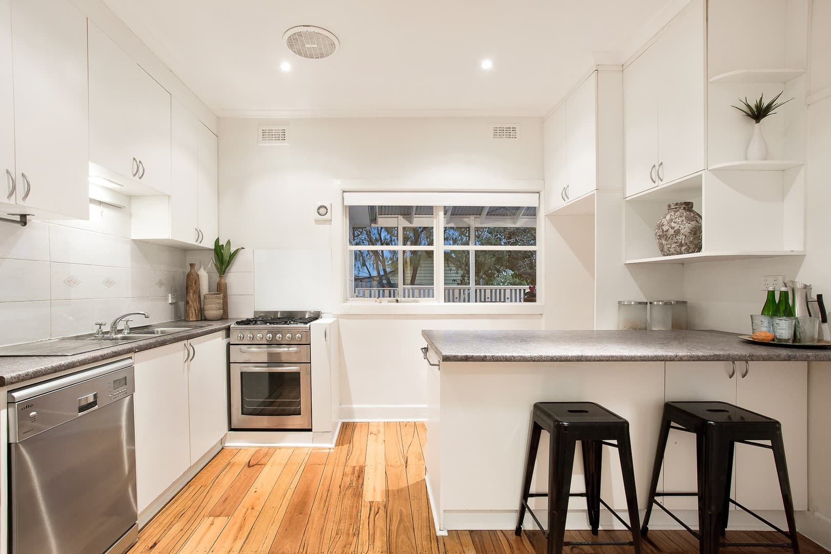 16 Christina StreetBurwood, VIC 3125, Burwood - Thumbnail 3