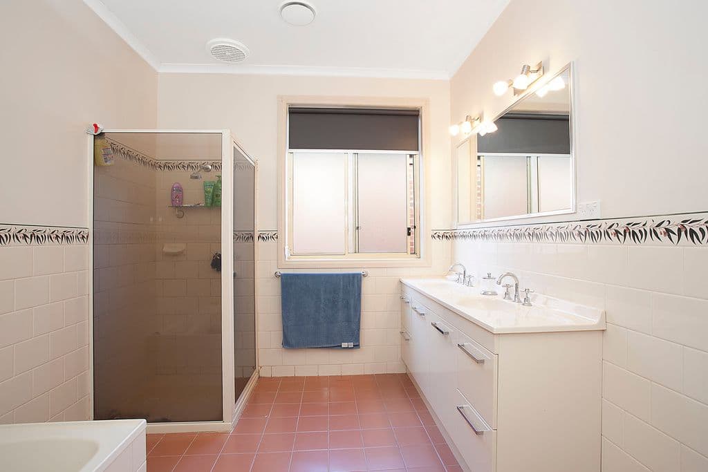 2 Melanesia Court, WARRNAMBOOL VIC 3280, Warrnambool - Thumbnail 5