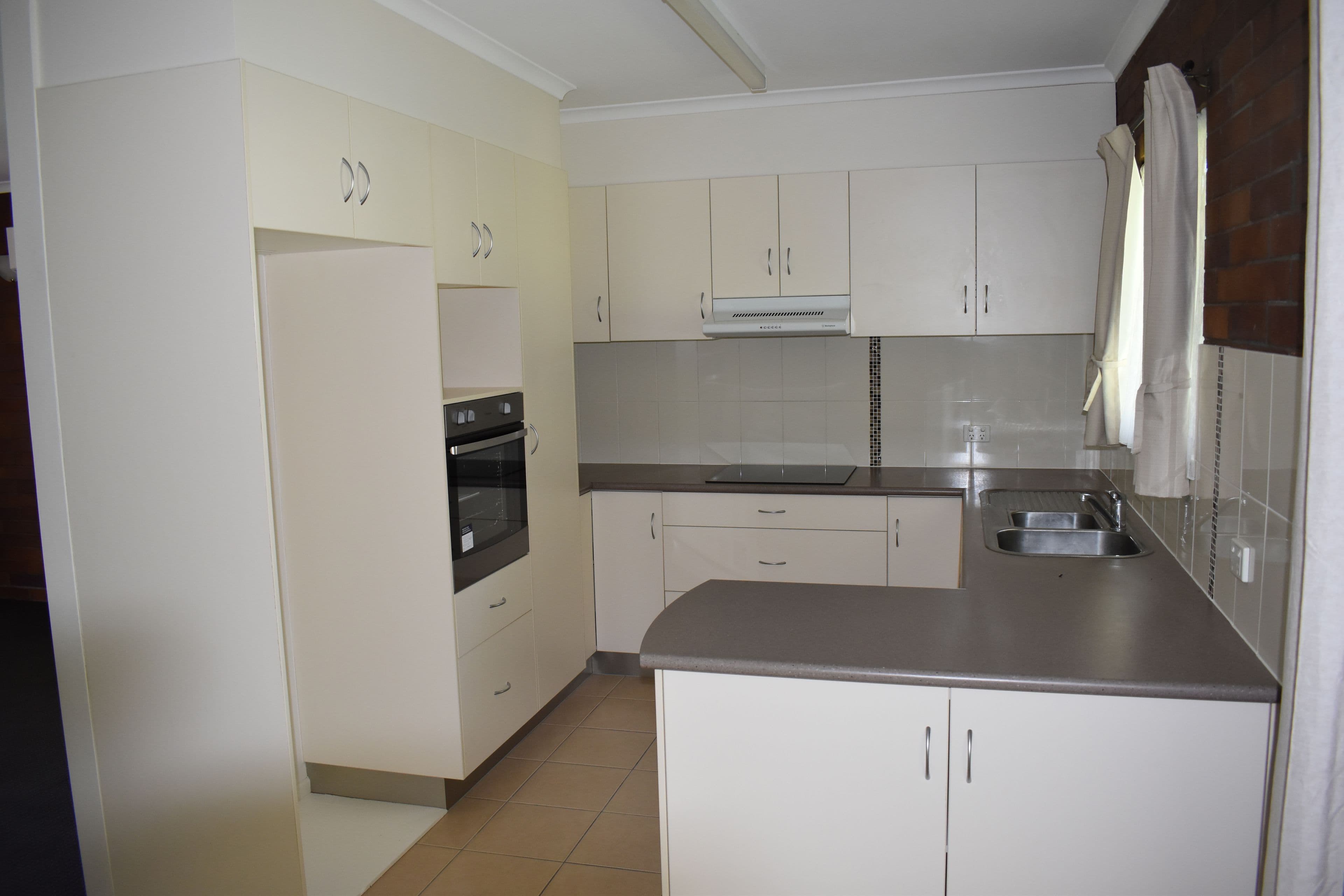 34 Dawn Crescent, Emerald QLD 4720, Emerald - Thumbnail 2