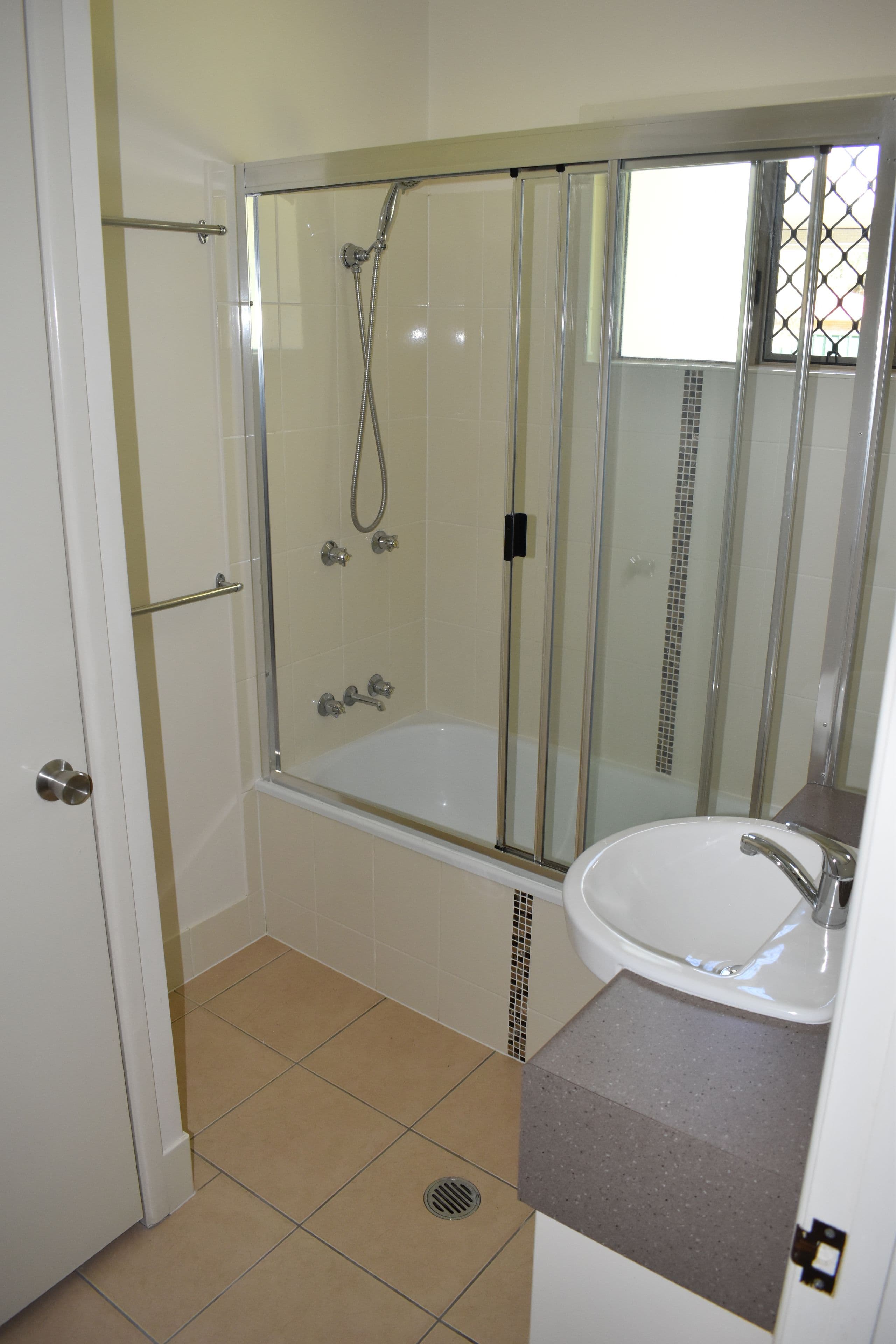 34 Dawn Crescent, Emerald QLD 4720, Emerald - Thumbnail 4