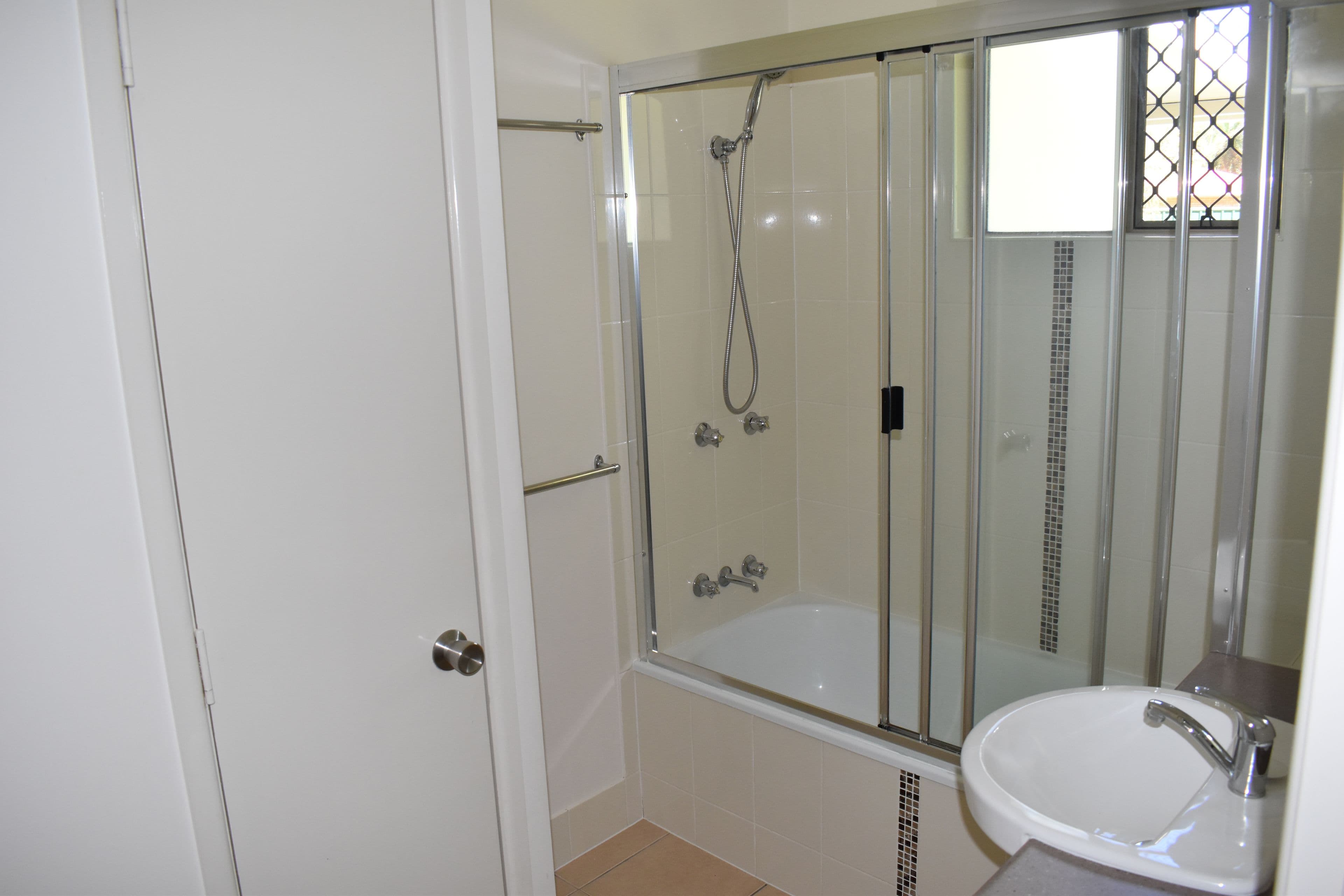 34 Dawn Crescent, Emerald QLD 4720, Emerald - Thumbnail 5