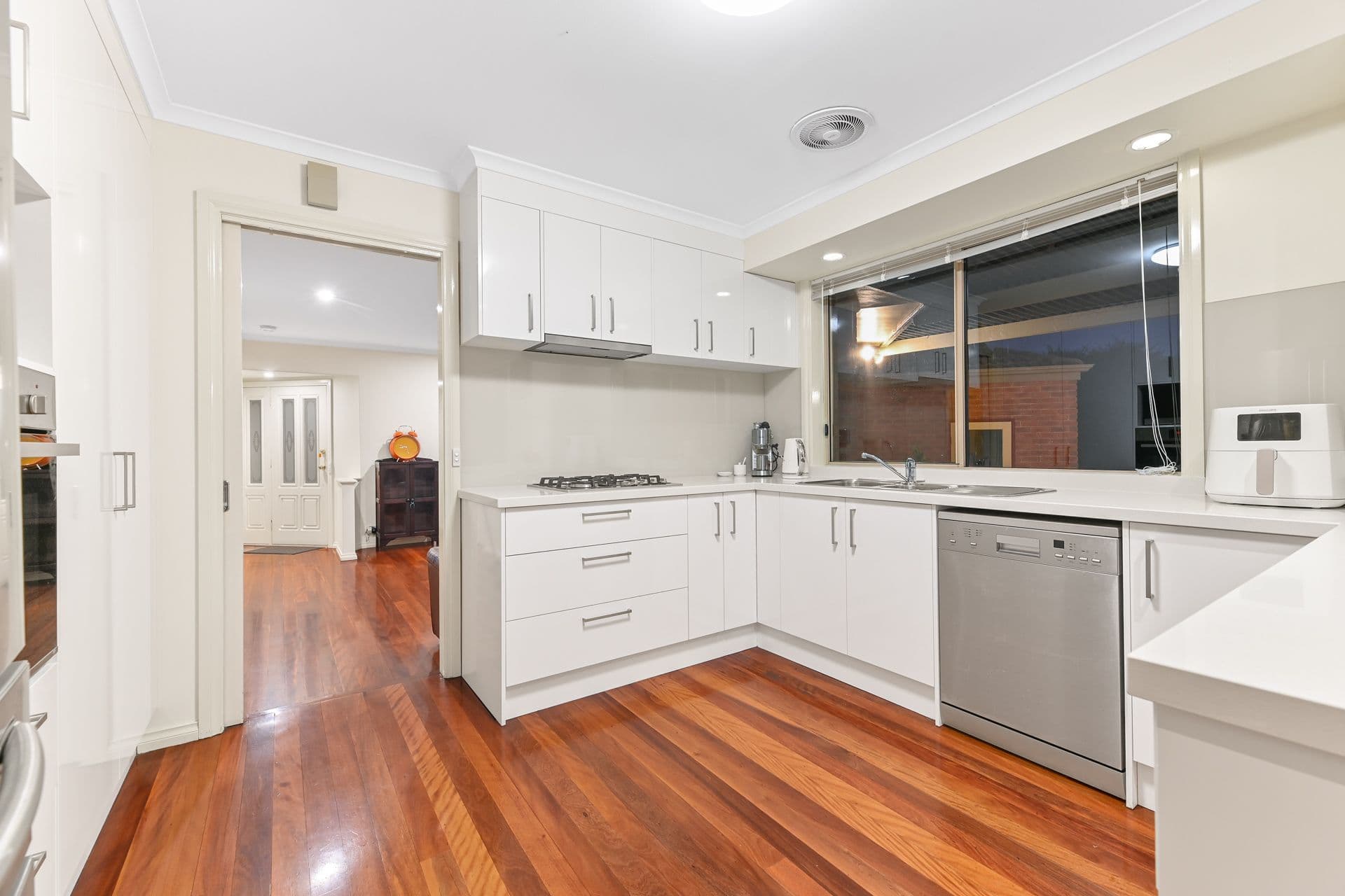 5 Renmark Court, Berwick VIC 3806, Berwick - Thumbnail 2