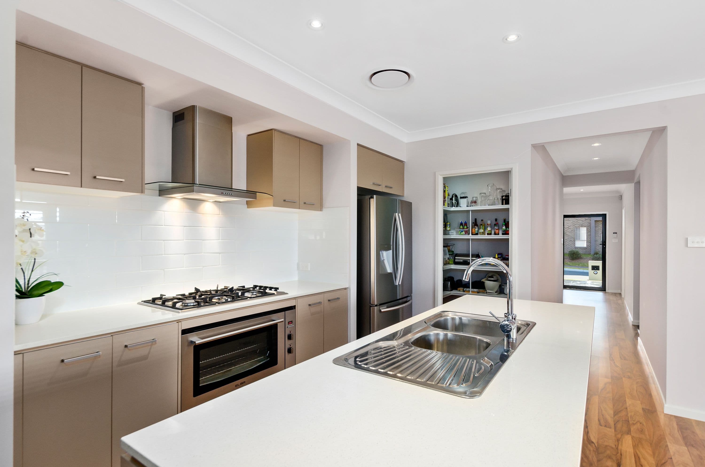 1 Tallawarra Crescent, Haywards Bay - Thumbnail 2