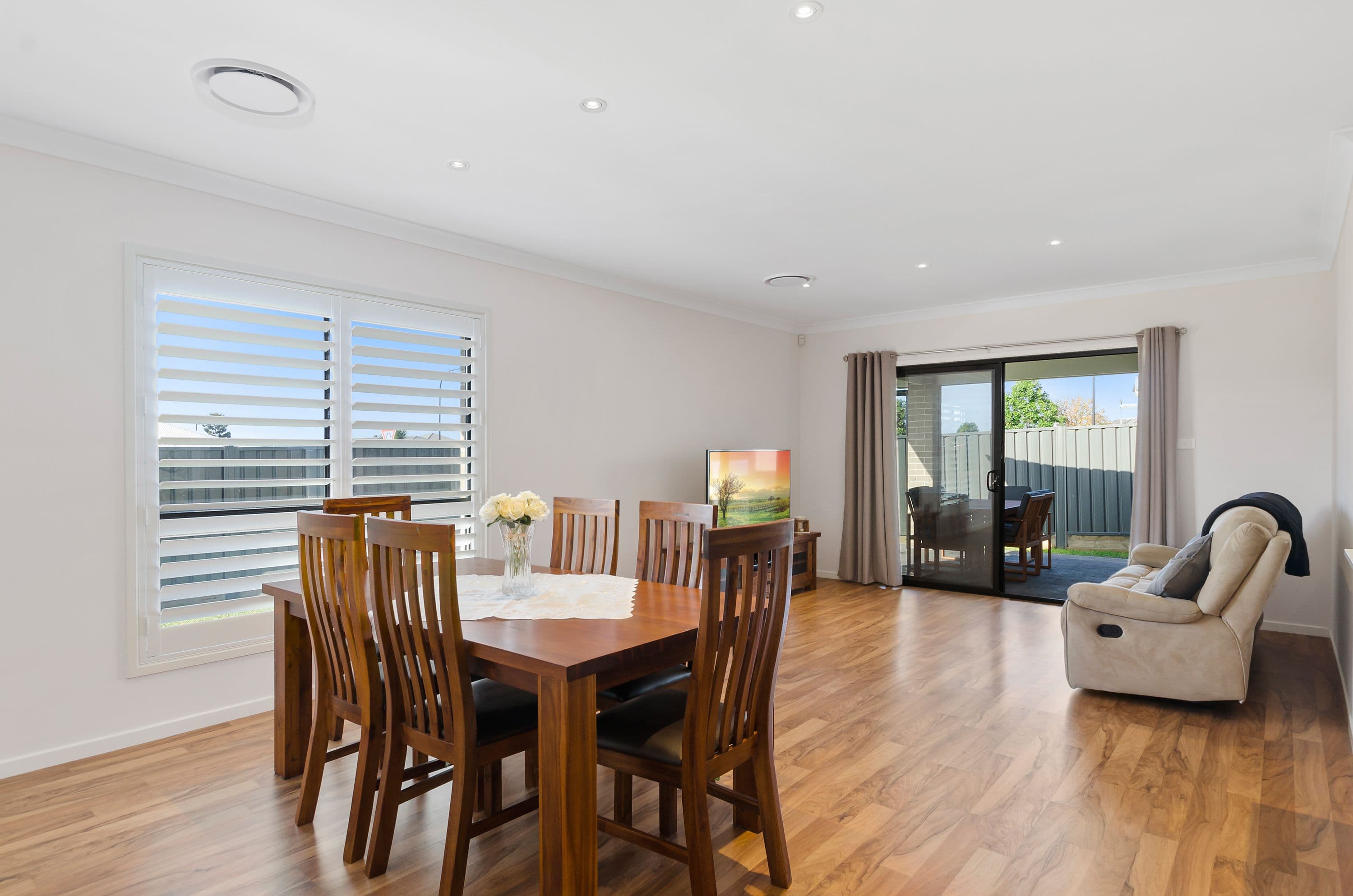 1 Tallawarra Crescent, Haywards Bay - Thumbnail 3