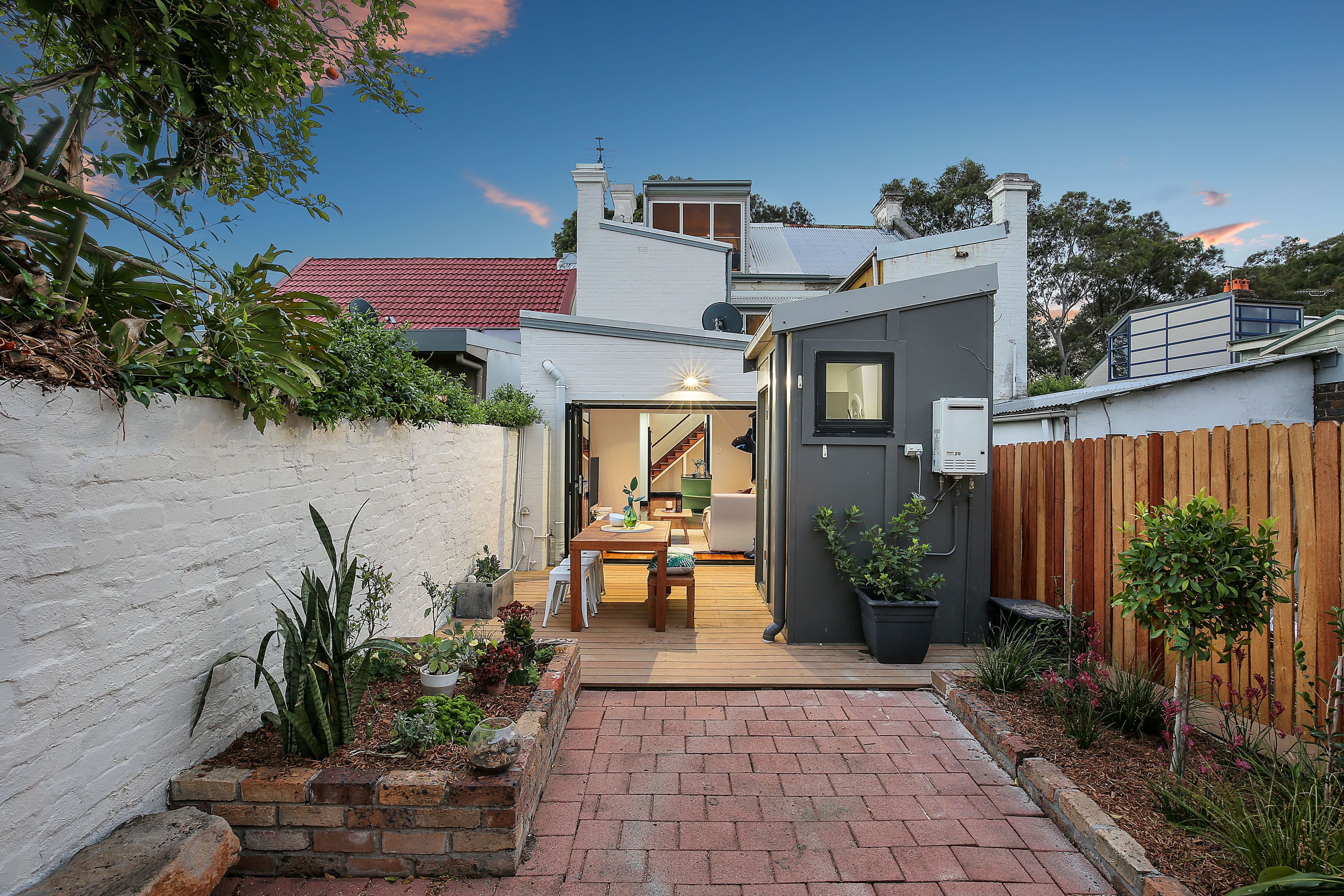 3 St John Street, Newtown - Thumbnail 2