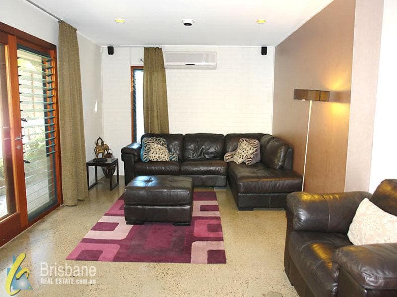 14 Roxburgh Street,  Kenmore, Kenmore - Thumbnail 2