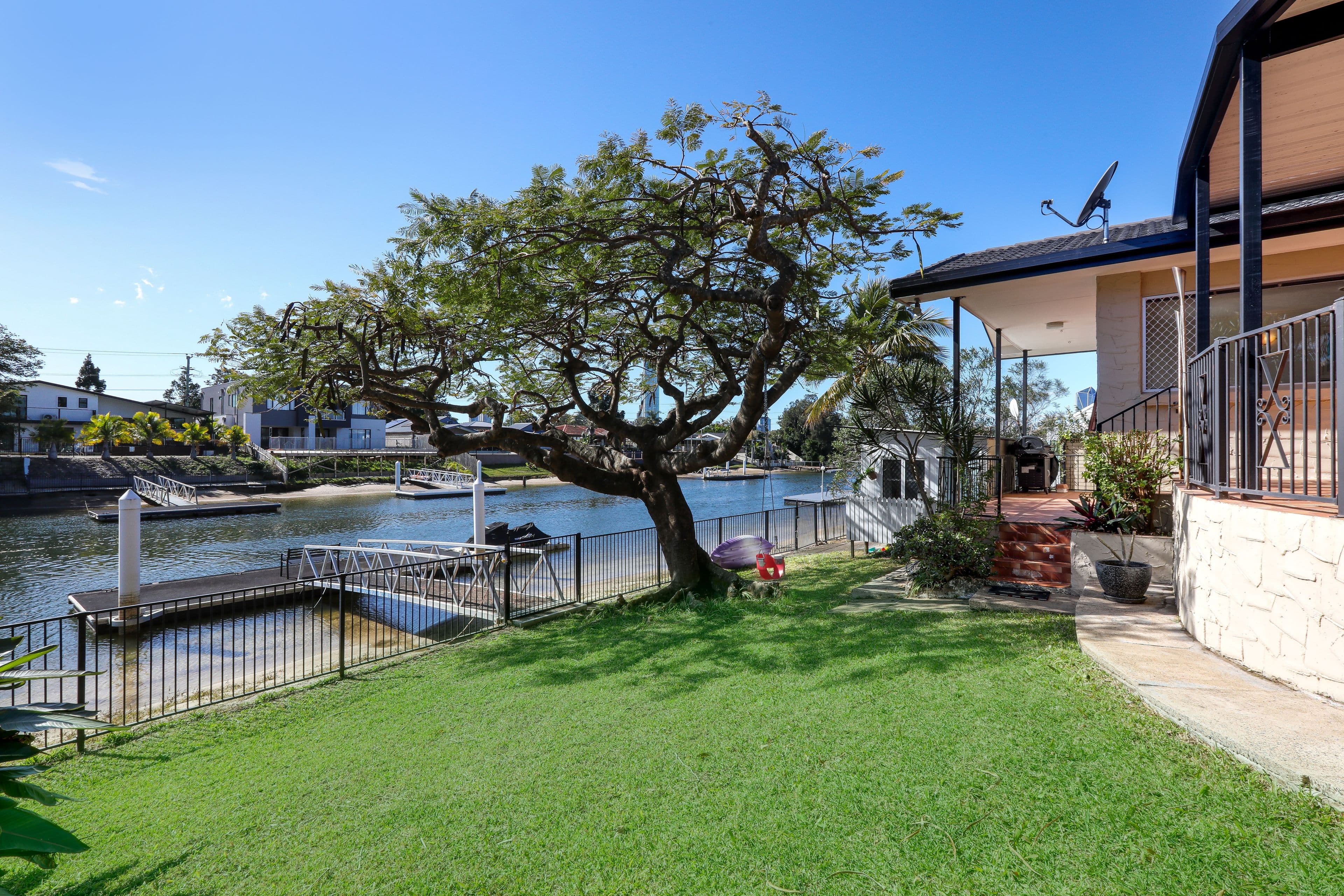 33 Rapallo Avenue, Isle Of Capri QLD 4217, Isle Of Capri - Thumbnail 3