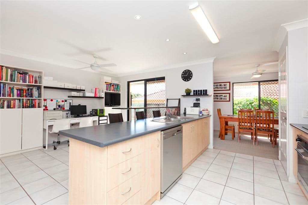 7 Manor Crescent, WAKERLEY QLD 4154, Wakerley - Thumbnail 6