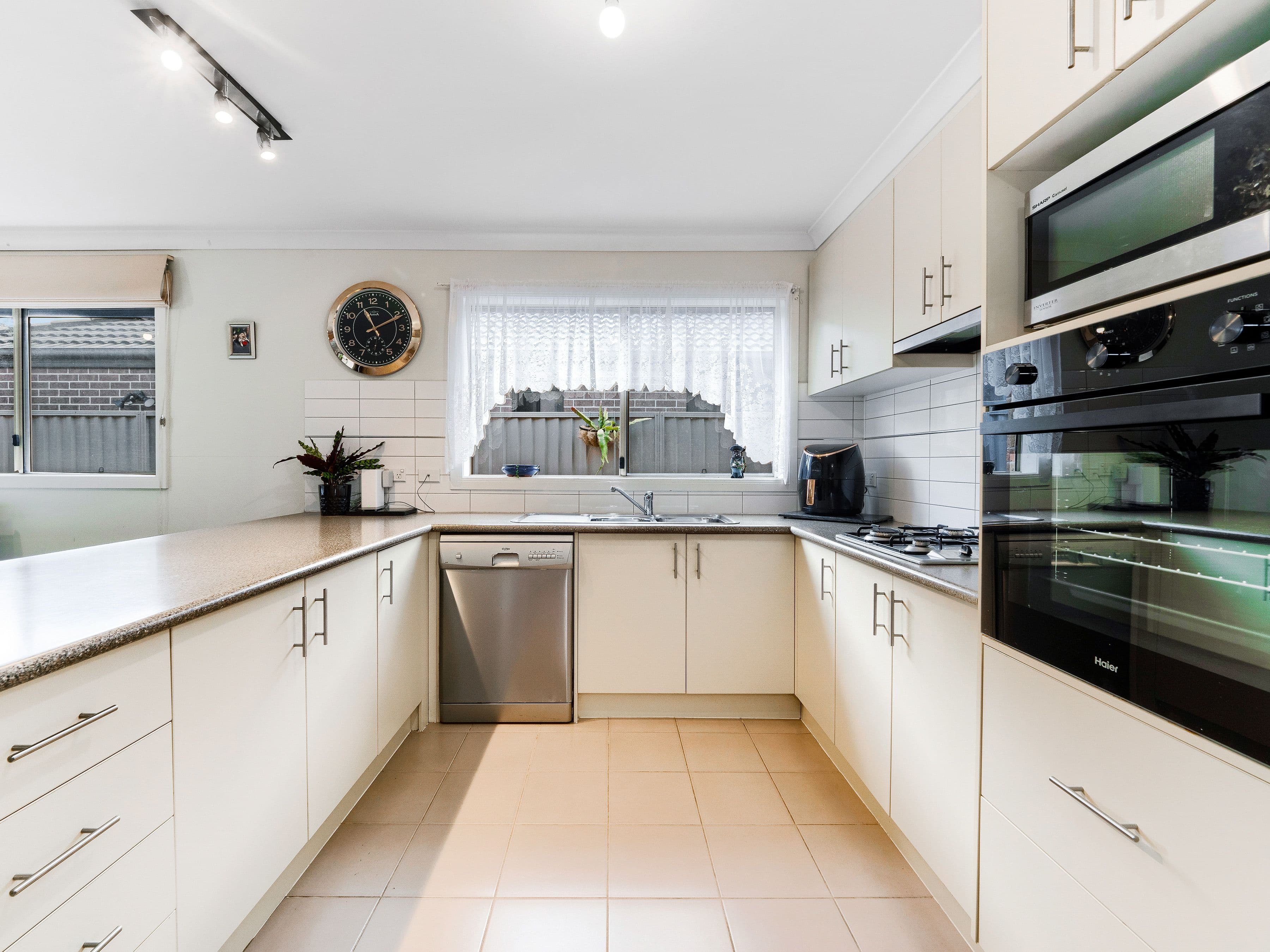91 Broad Oak Drive, Cranbourne East VIC 3977, Cranbourne East - Thumbnail 4