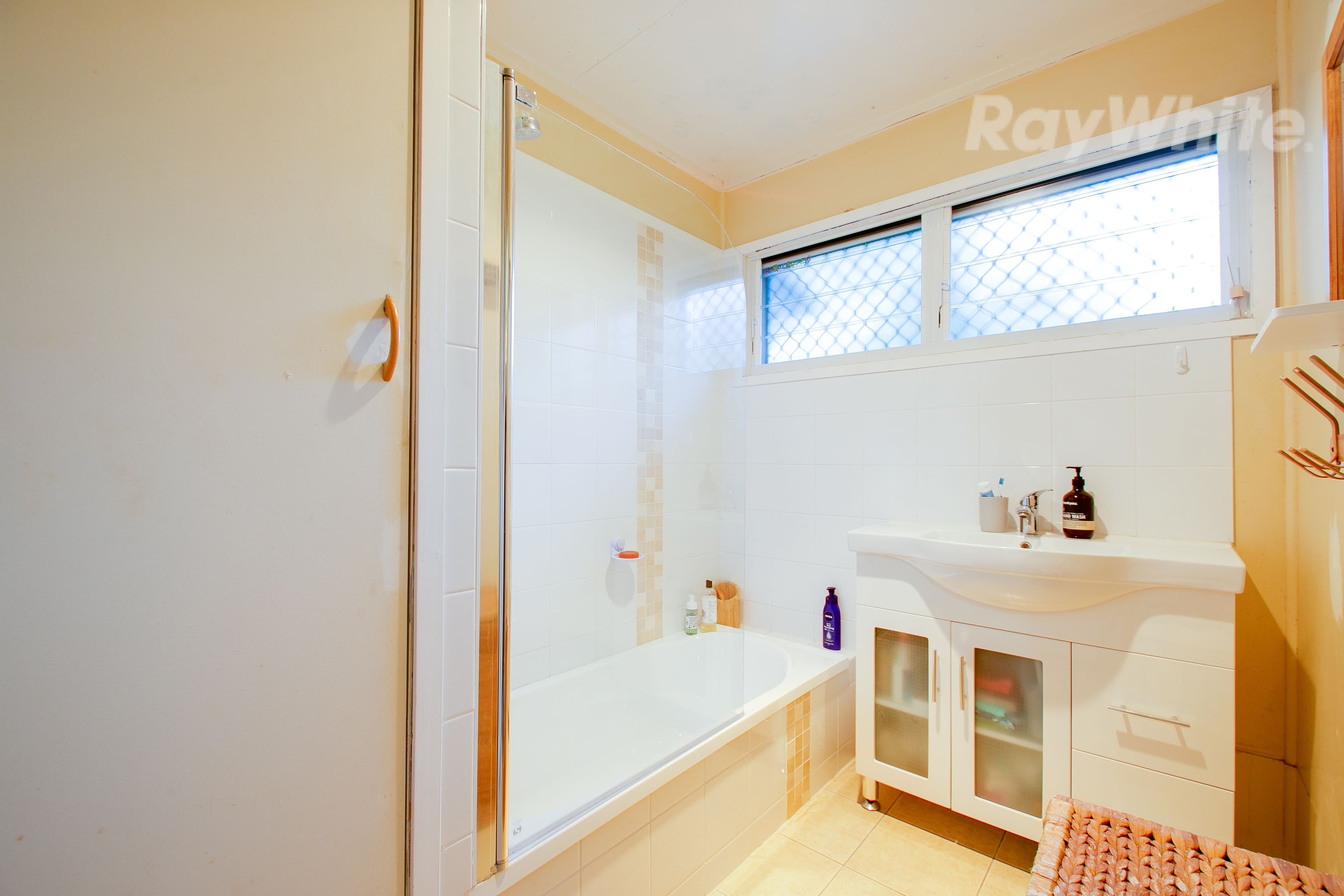 42 Wentworth Street, Leichhardt QLD 4305, Leichhardt - Thumbnail 8