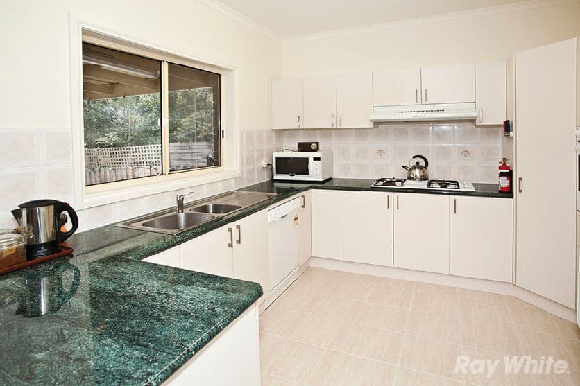 8 Larpent Street, GLEN WAVERLEY VIC 3150, Glen Waverley - Thumbnail 2